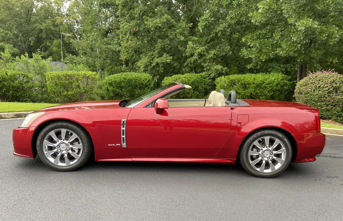 2009 Cadillac XLR - Image 9 of 31