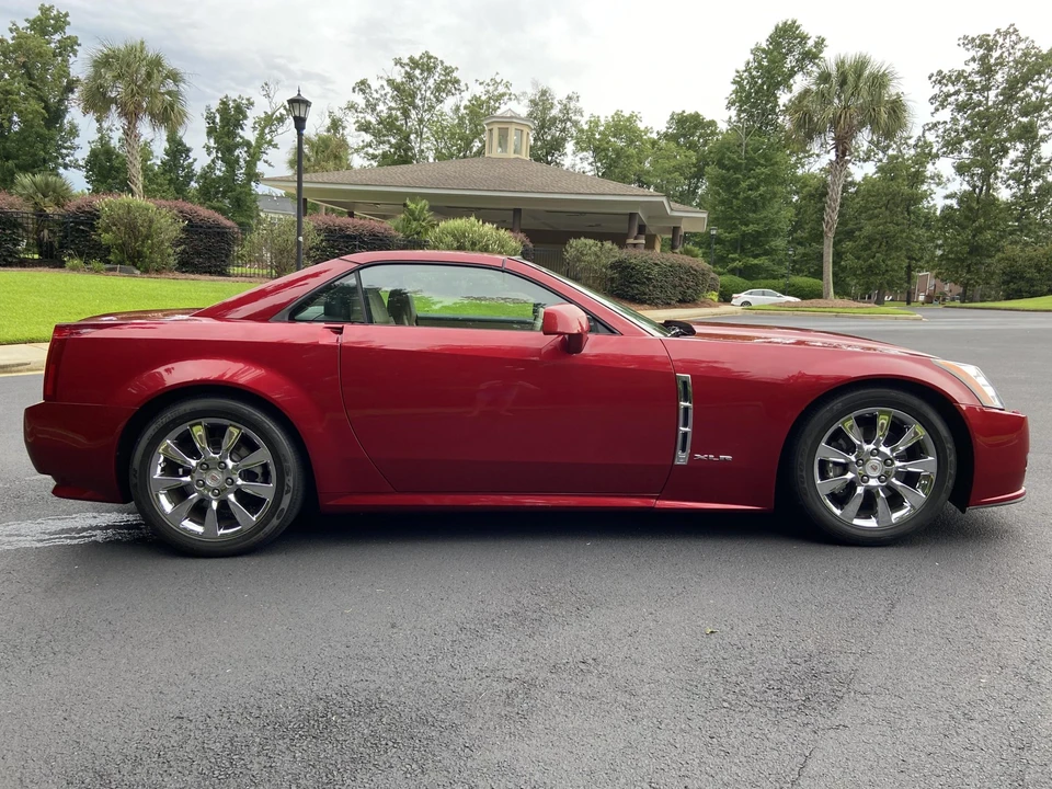 2009 Cadillac XLR - Image 20 of 31