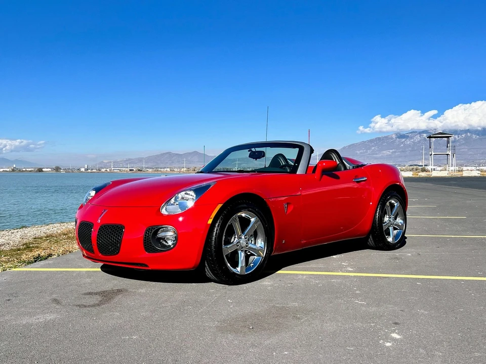 2009 Pontiac Solstice GXP - Image 2 of 31