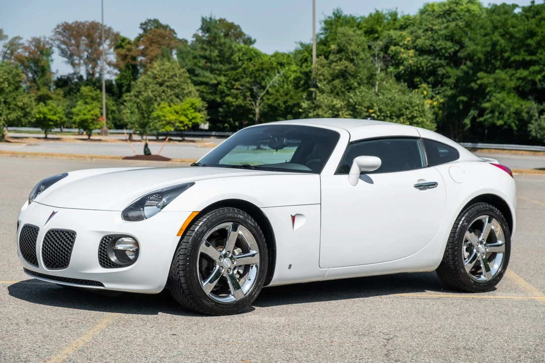 2009 Pontiac Solstice GXP - Image 2 of 31