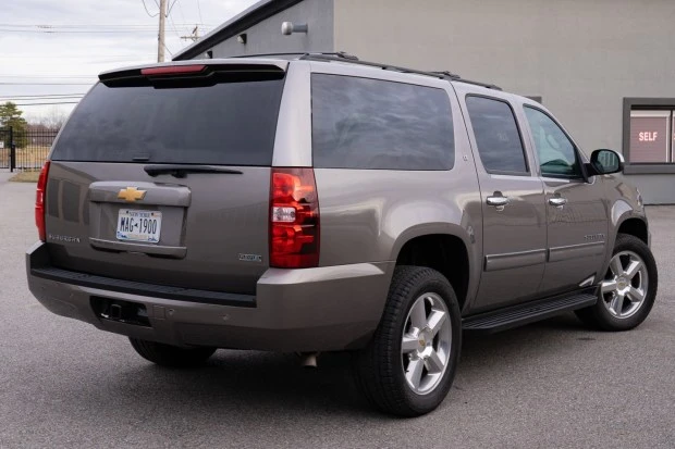 2012 Chevrolet Suburban 10th Gen - Image 2 of 7