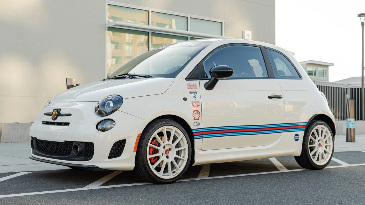 2013 Fiat Abarth 500 - Image 2 of 31