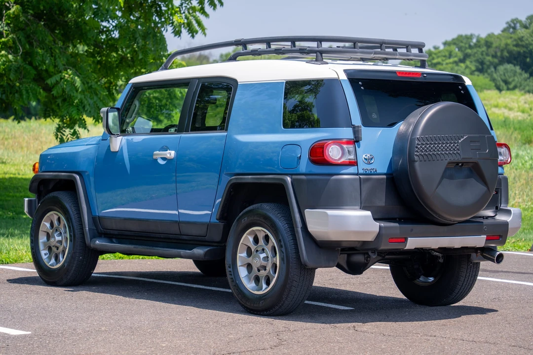 2013 Toyota FJ Cruiser - Image 5 of 31