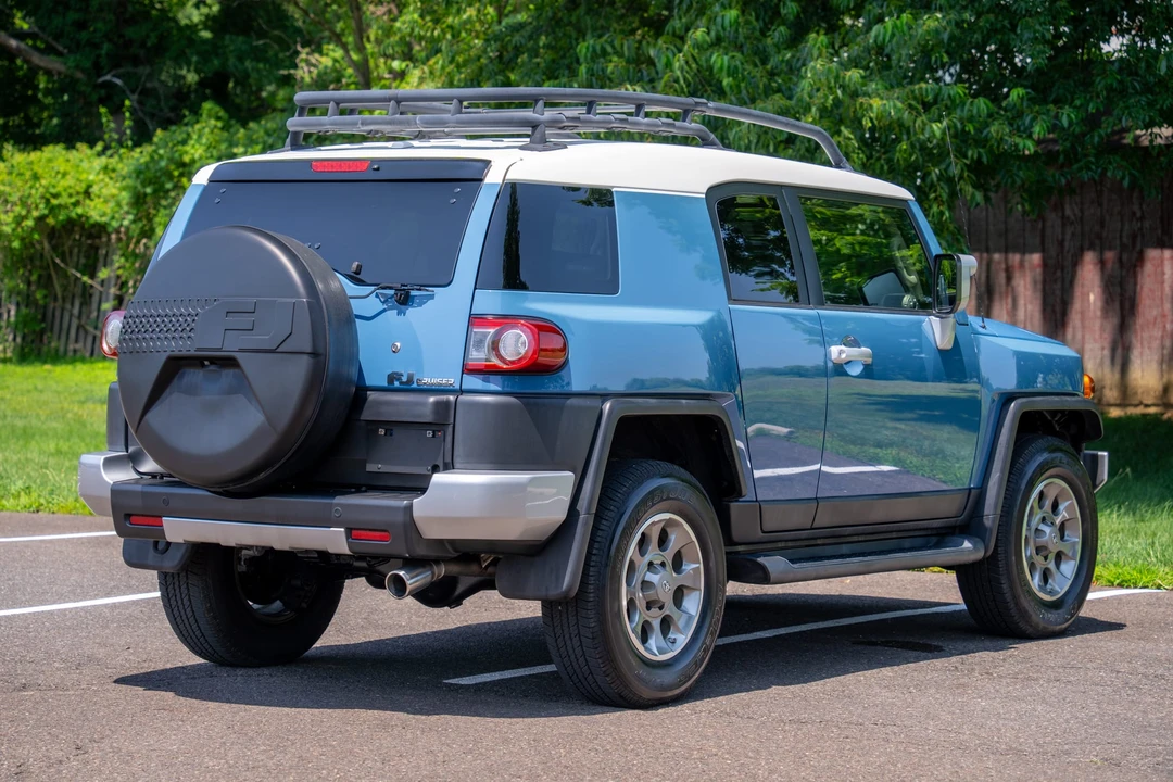 2013 Toyota FJ Cruiser - Image 7 of 31