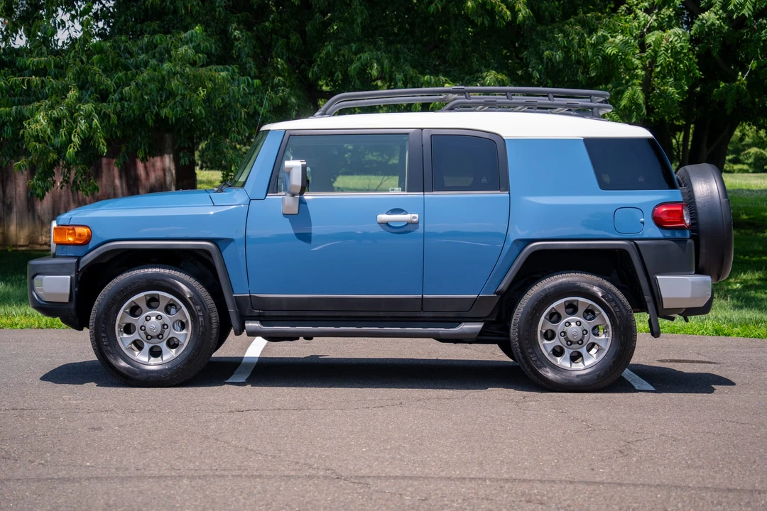 2013 Toyota FJ Cruiser - Image 4 of 31
