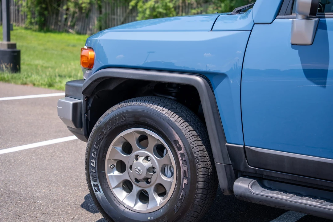 2013 Toyota FJ Cruiser - Image 29 of 31