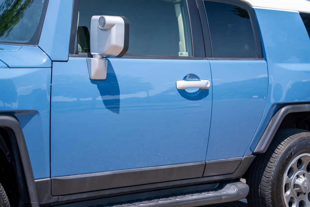 2013 Toyota FJ Cruiser - Image 26 of 31