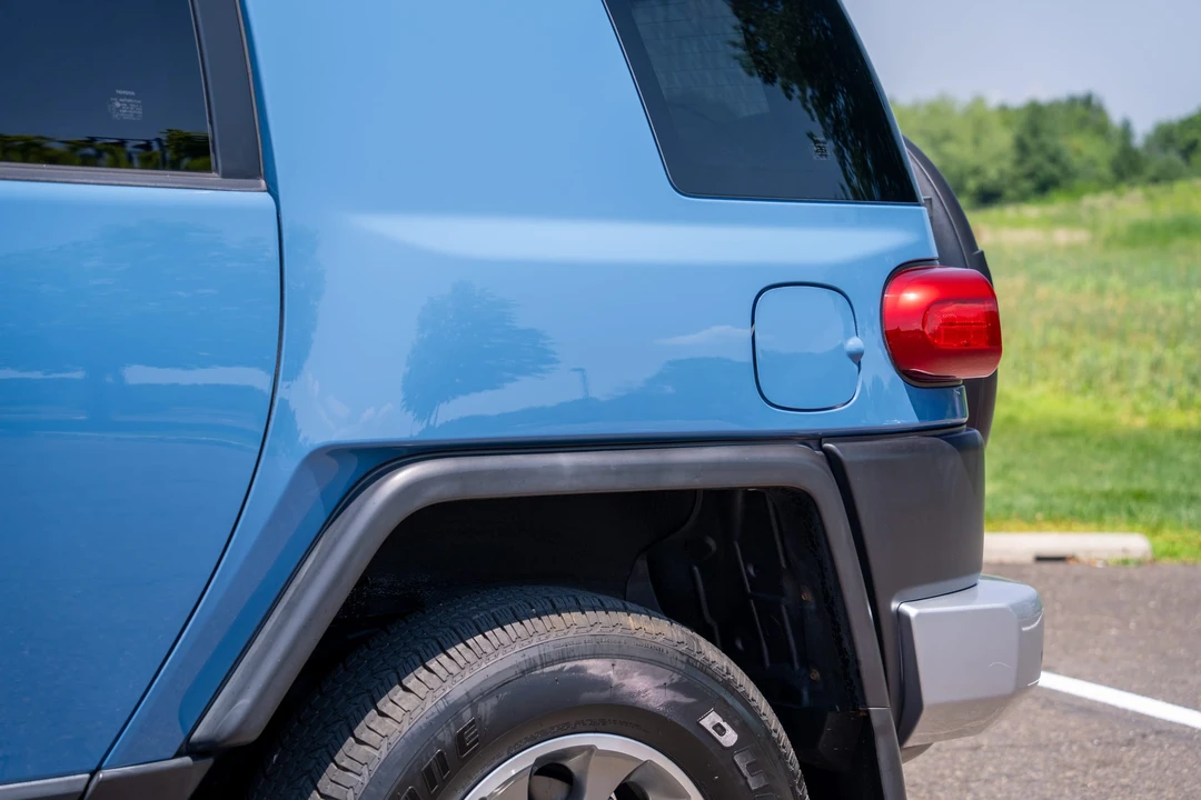 2013 Toyota FJ Cruiser - Image 28 of 31
