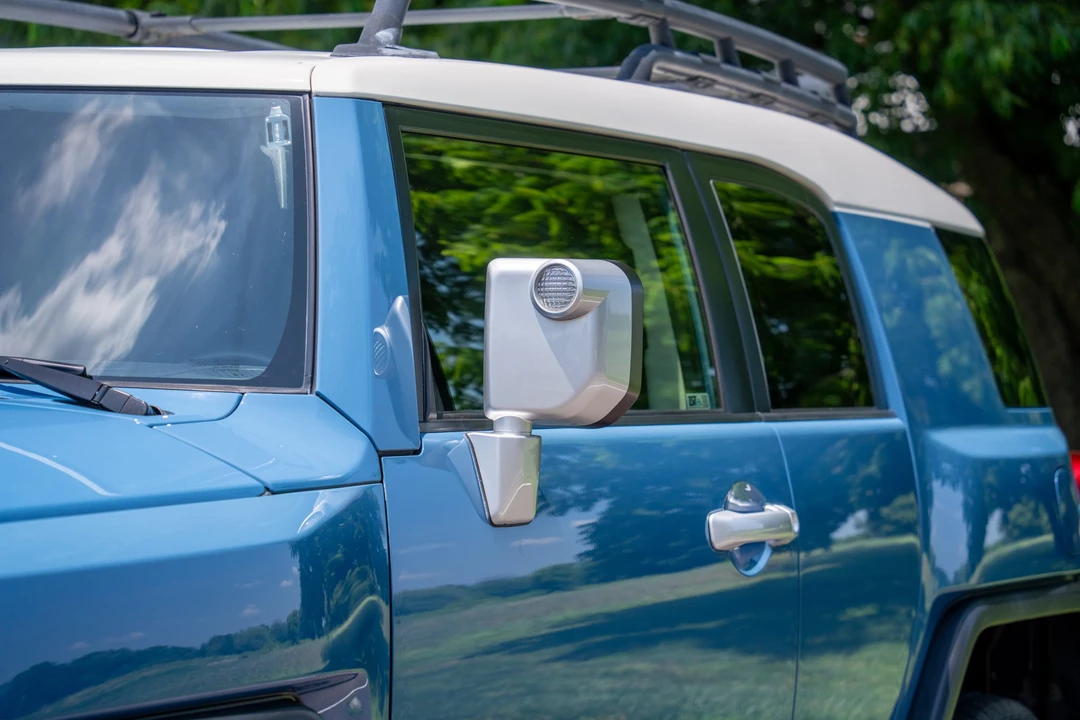 2013 Toyota FJ Cruiser - Image 25 of 31