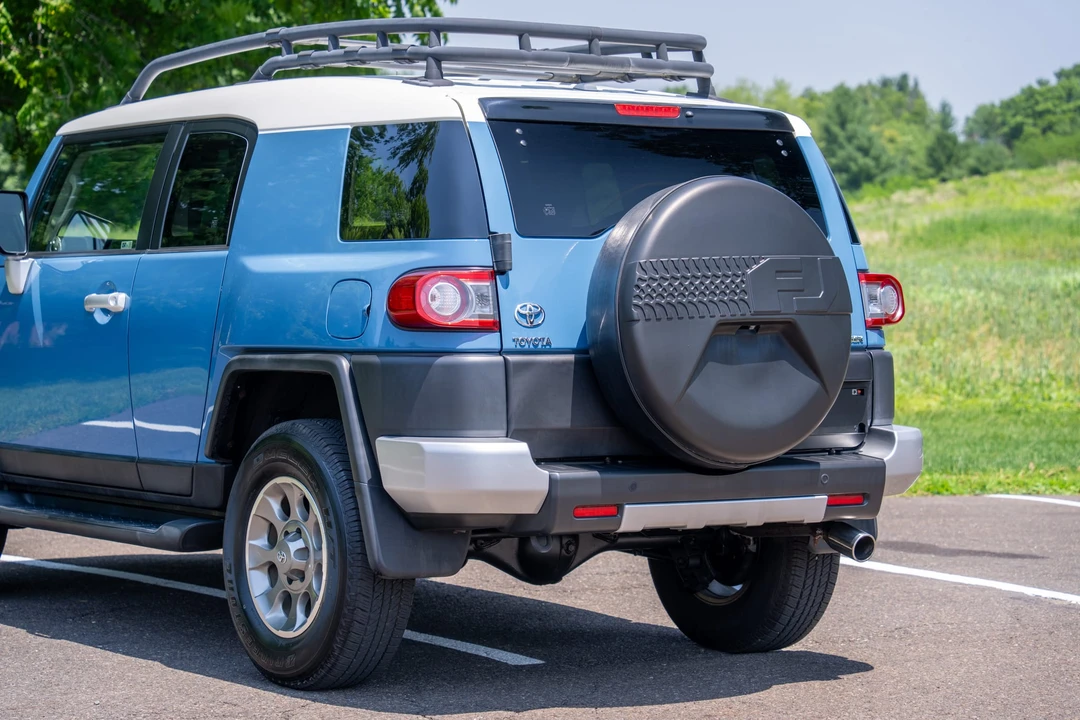 2013 Toyota FJ Cruiser - Image 14 of 31