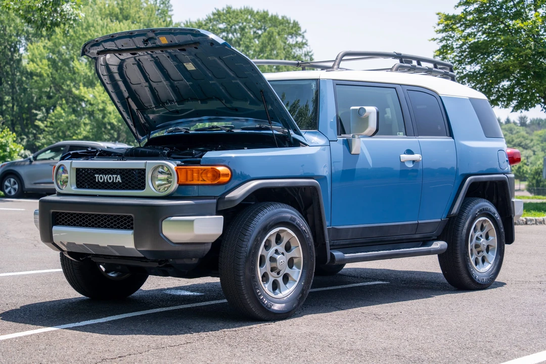 2013 Toyota FJ Cruiser - Image 10 of 31