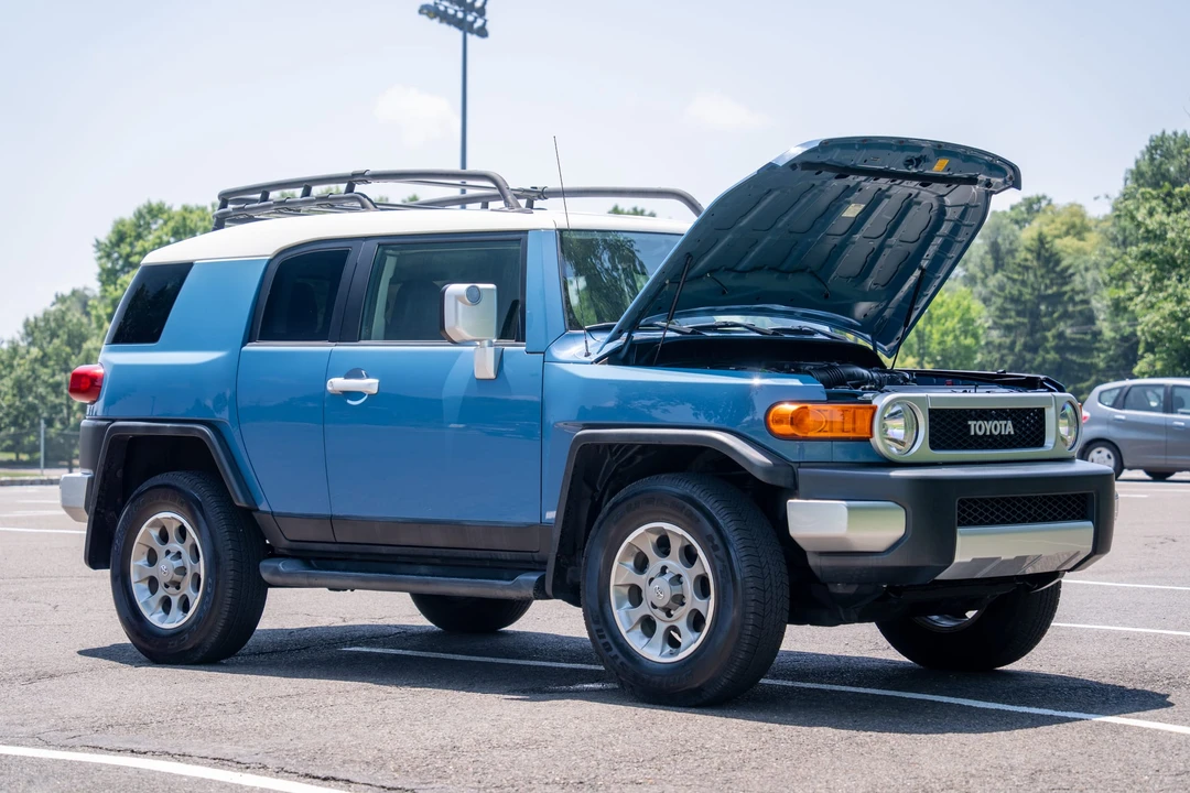 2013 Toyota FJ Cruiser - Image 9 of 31