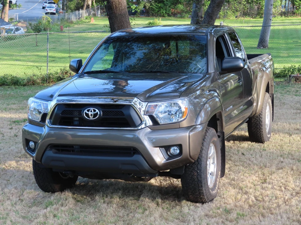 2013 Toyota Tacoma 2nd Gen - Image 2 of 31