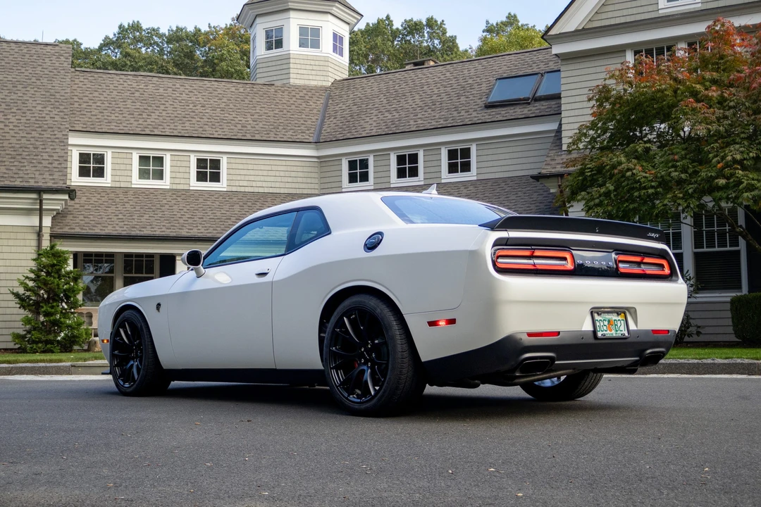 2015 Dodge Challenger SRT Hellcat 3rd Gen - Image 9 of 31