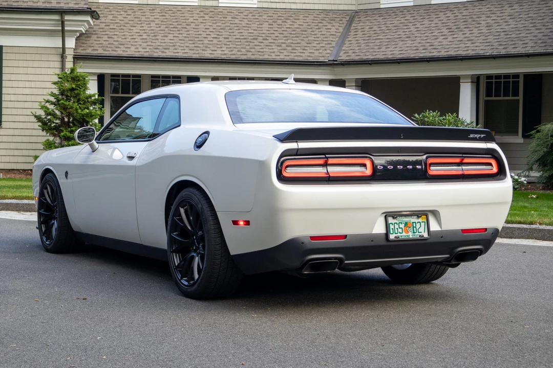 2015 Dodge Challenger SRT Hellcat 3rd Gen - Image 10 of 31