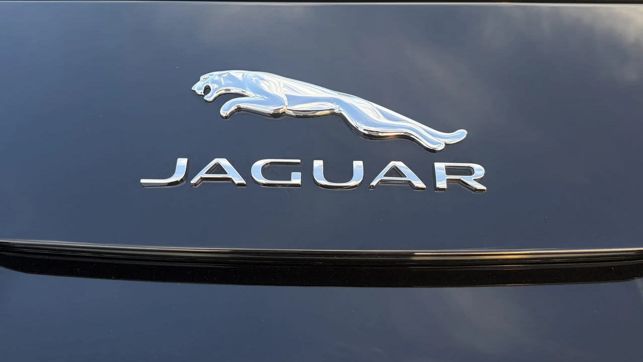 2015 Jaguar F-Type 1st Gen - Image 28 of 31