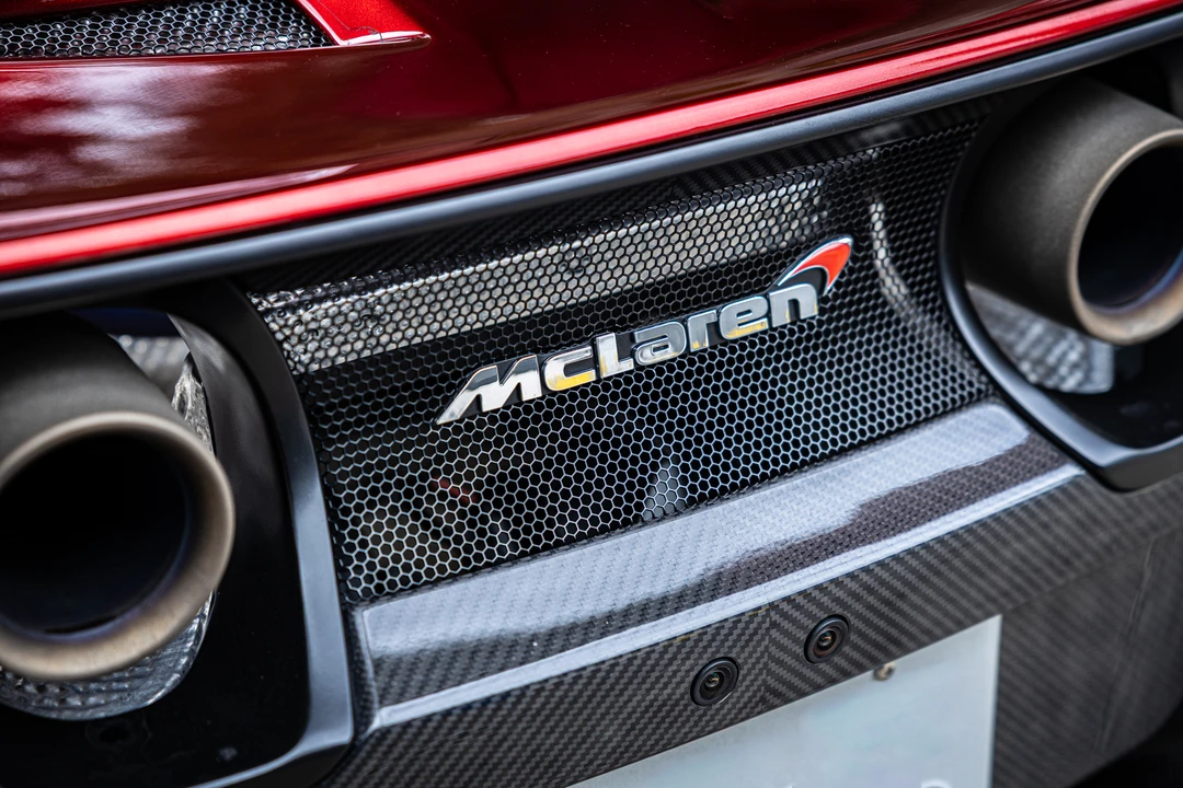 2016 McLaren 675LT Spider - Image 30 of 31