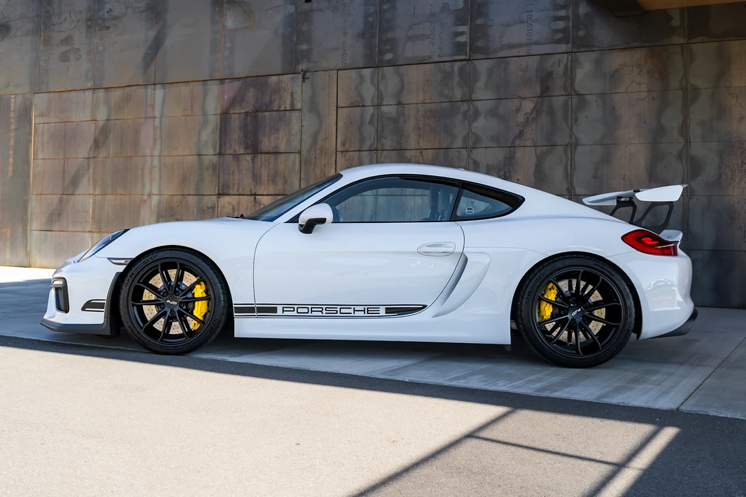 2016 Porsche 981 Cayman GT4 - Image 13 of 31