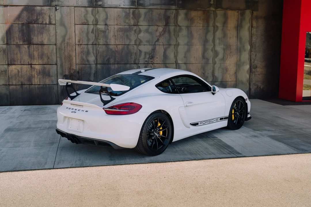 2016 Porsche 981 Cayman GT4 - Image 18 of 31