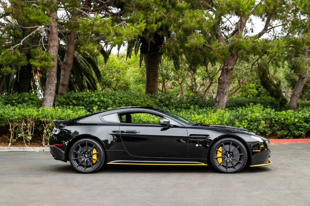 2017 Aston Martin V12 Vantage (2010-2018) - Image 10 of 31