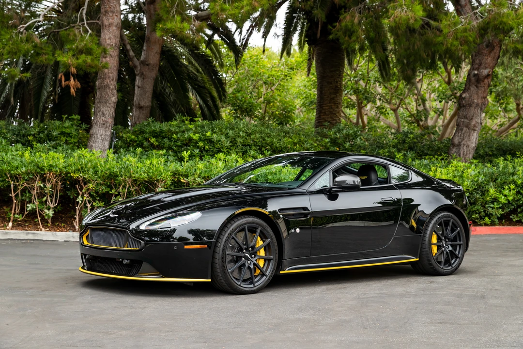 2017 Aston Martin V12 Vantage (2010-2018) - Image 3 of 31