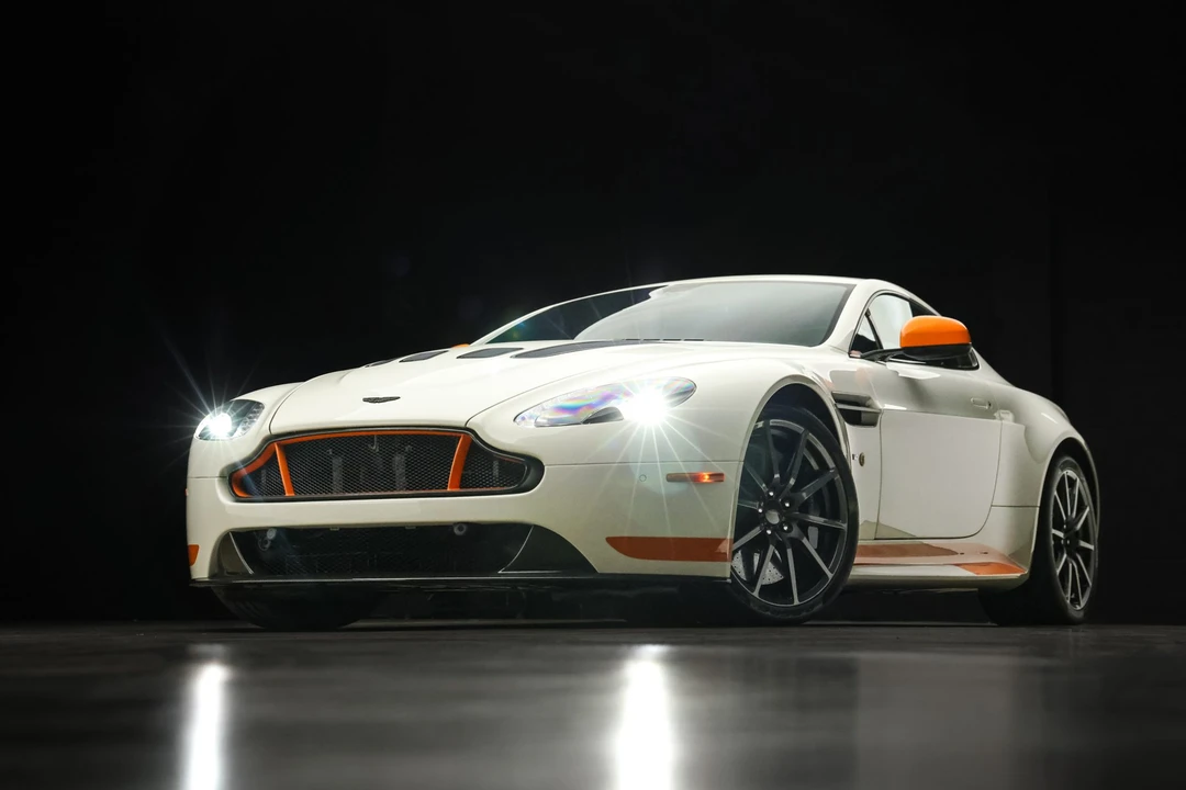2017 Aston Martin V12 Vantage (2010-2018) - Image 2 of 31