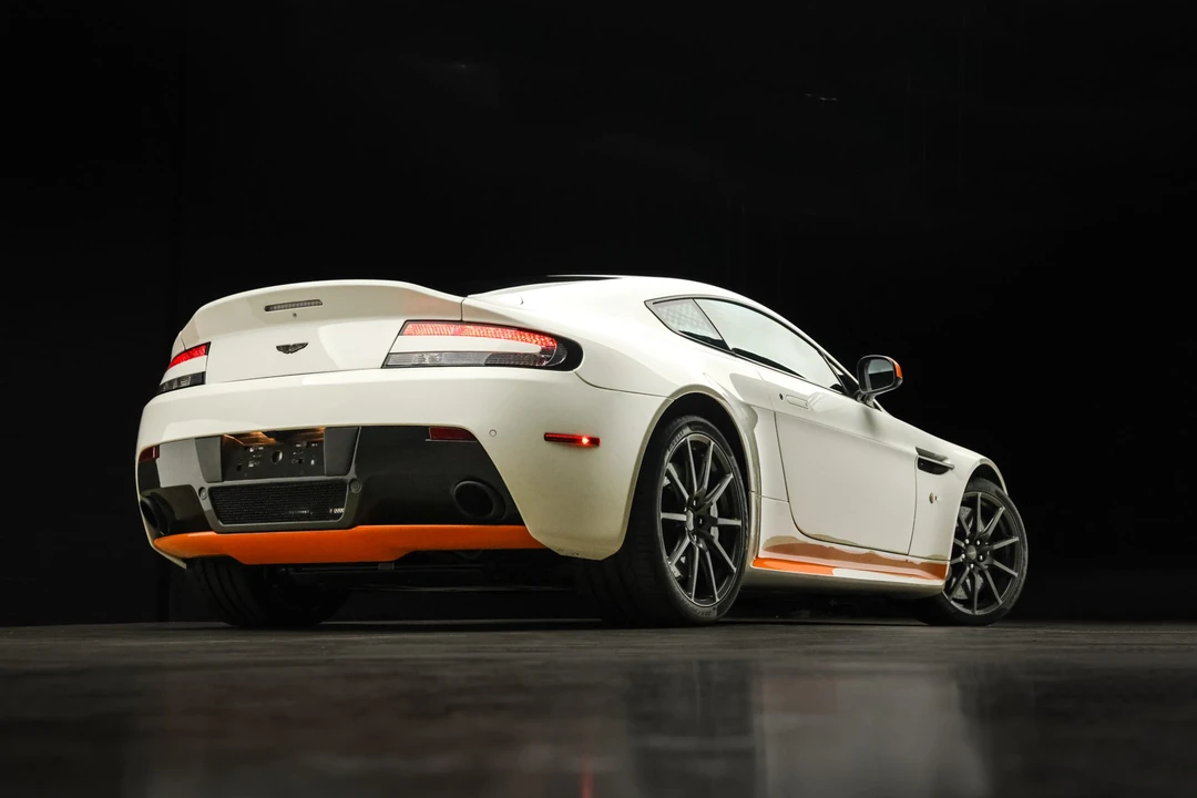 2017 Aston Martin V12 Vantage (2010-2018) - Image 19 of 31