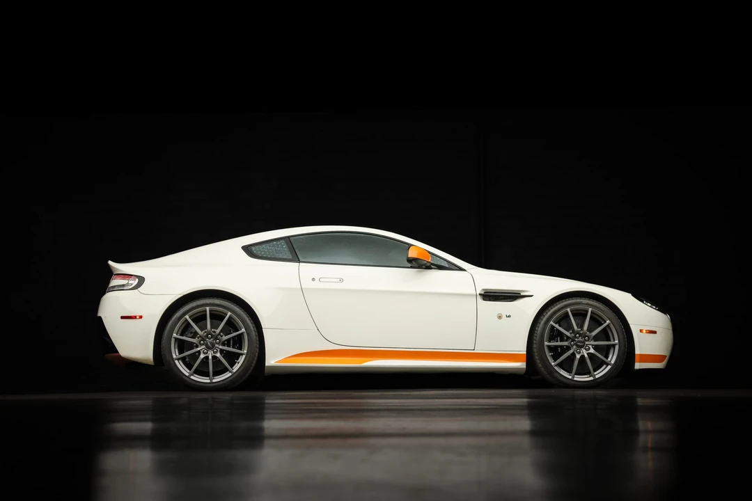 2017 Aston Martin V12 Vantage (2010-2018) - Image 14 of 31