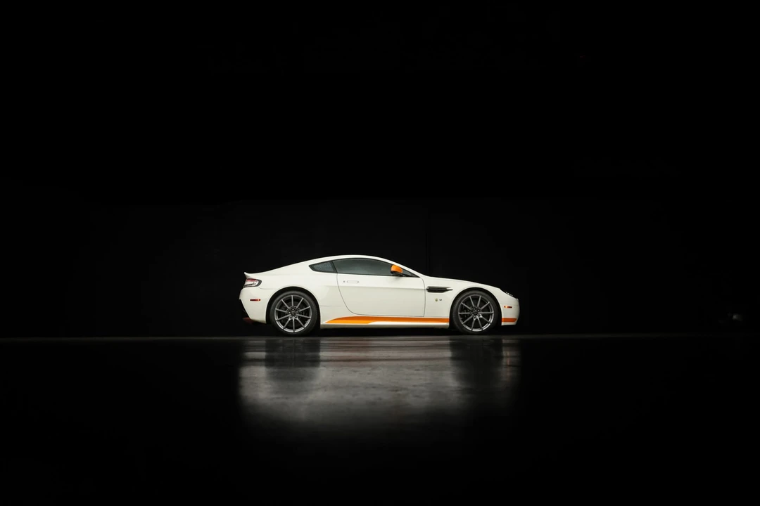2017 Aston Martin V12 Vantage (2010-2018) - Image 15 of 31