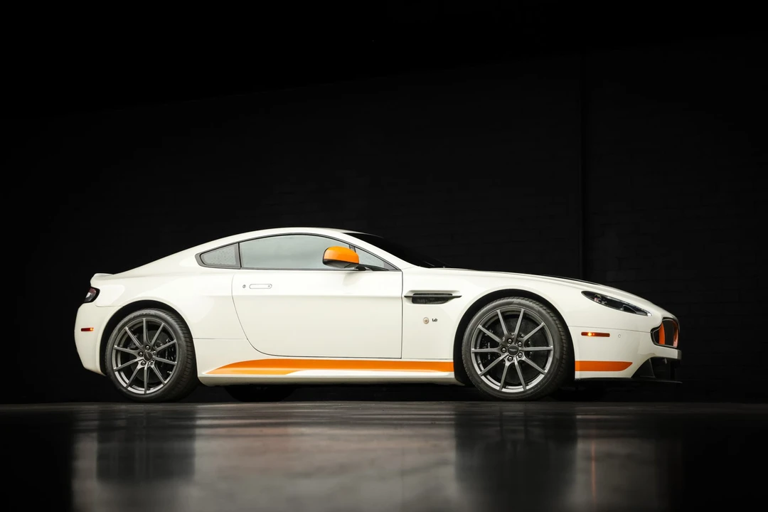2017 Aston Martin V12 Vantage (2010-2018) - Image 13 of 31