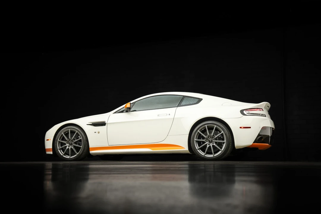 2017 Aston Martin V12 Vantage (2010-2018) - Image 25 of 31