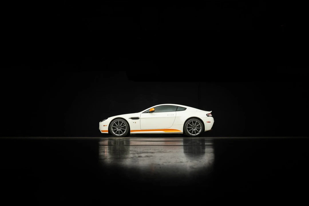 2017 Aston Martin V12 Vantage (2010-2018) - Image 27 of 31