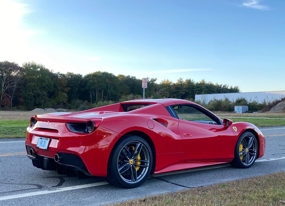 2017 Ferrari 488 Spider - Image 19 of 31