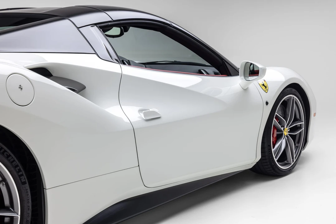 2017 Ferrari 488 Spider - Image 28 of 31