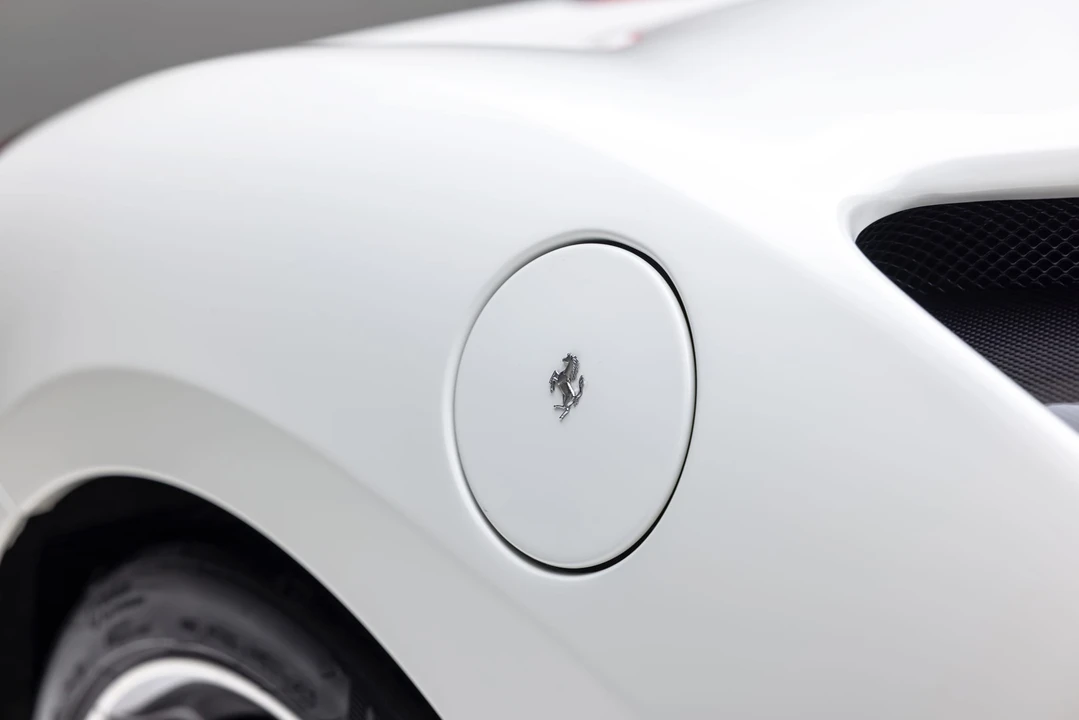 2017 Ferrari 488 Spider - Image 27 of 31