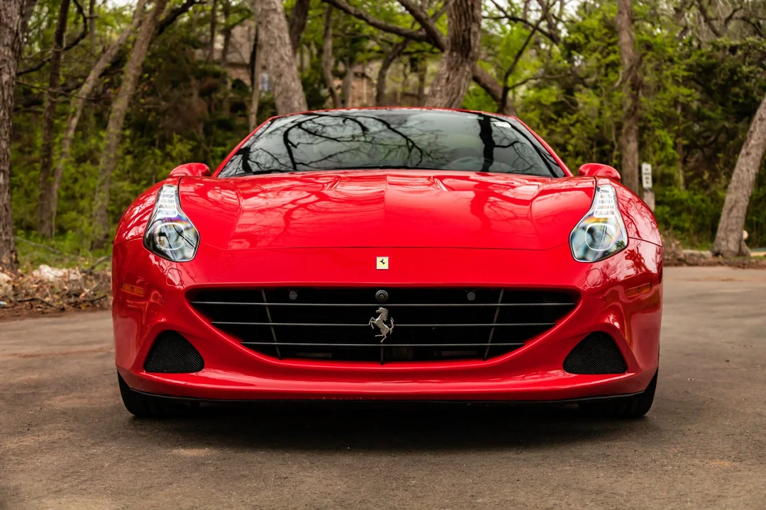2017 Ferrari California T - Image 8 of 31