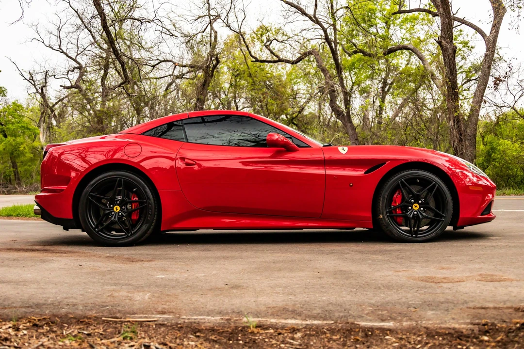 2017 Ferrari California T - Image 6 of 31