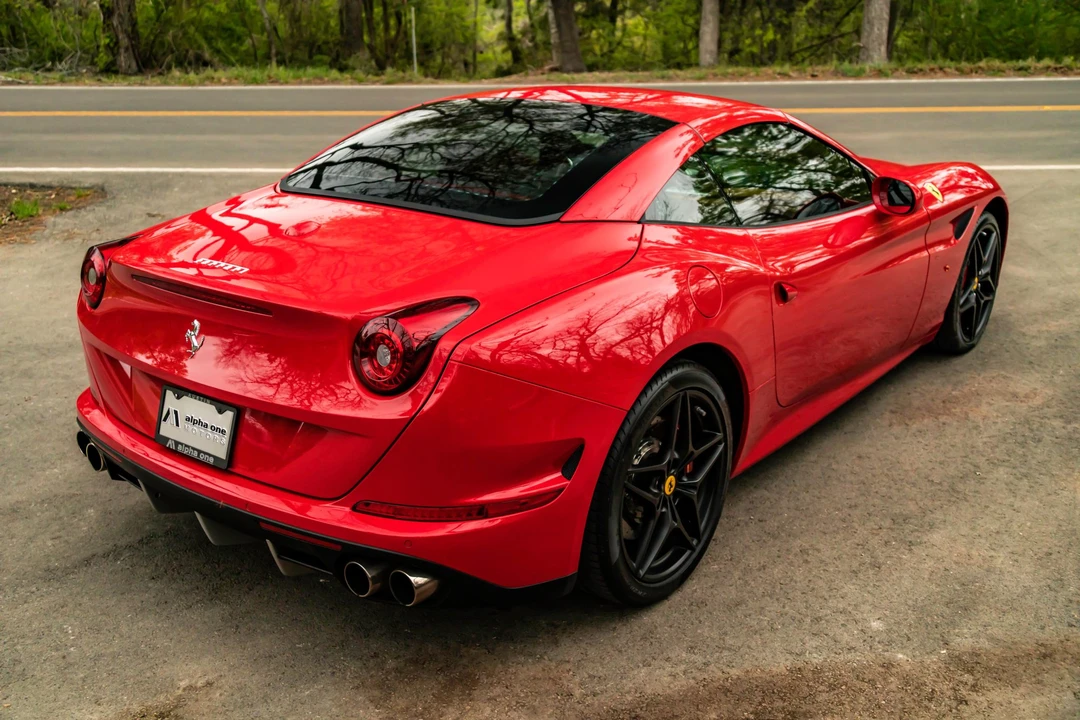 2017 Ferrari California T - Image 5 of 31