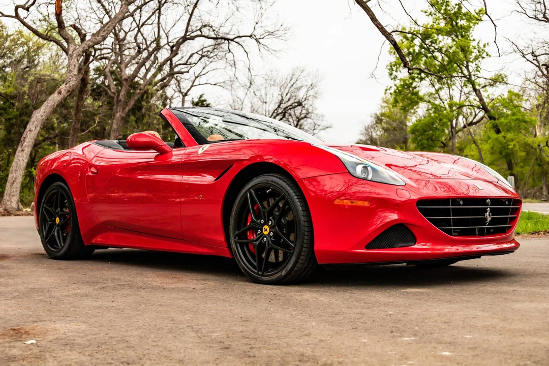 2017 Ferrari California T - Image 14 of 31
