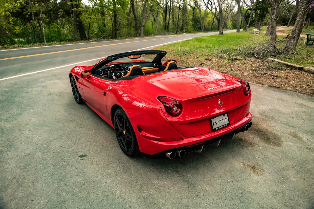 2017 Ferrari California T - Image 10 of 31