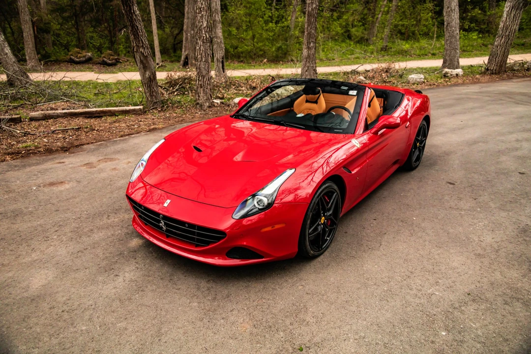 2017 Ferrari California T - Image 9 of 31