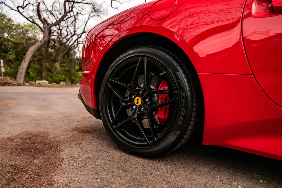 2017 Ferrari California T - Image 25 of 31