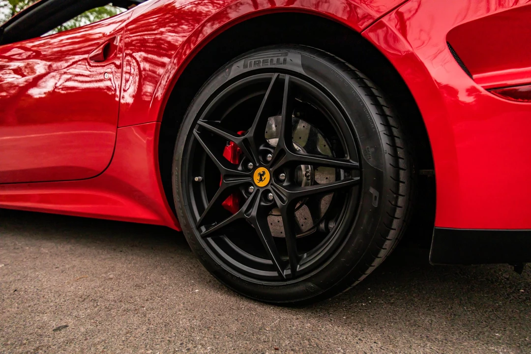 2017 Ferrari California T - Image 19 of 31