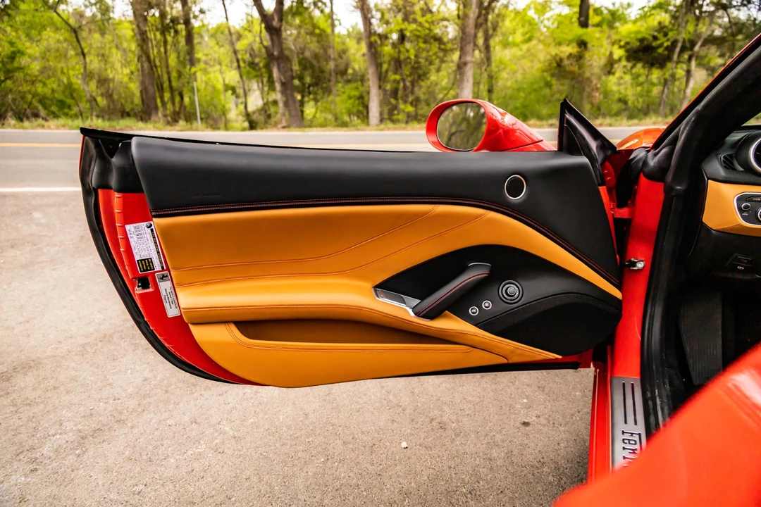 2017 Ferrari California T - Image 29 of 31