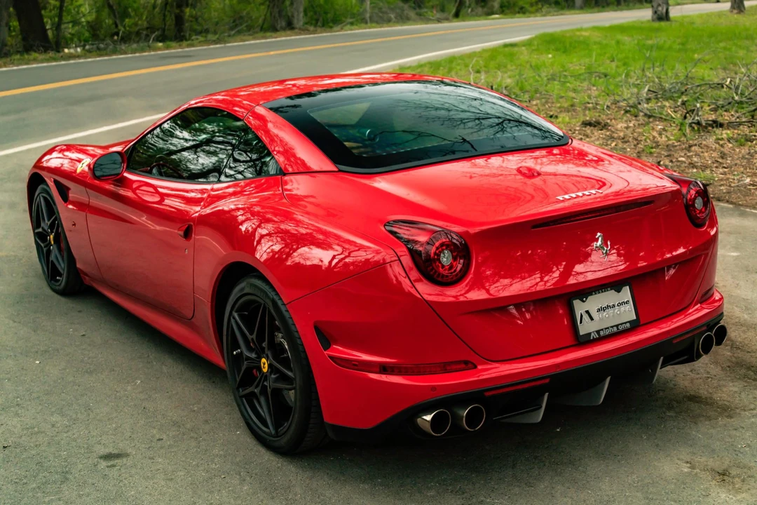 2017 Ferrari California T - Image 3 of 31