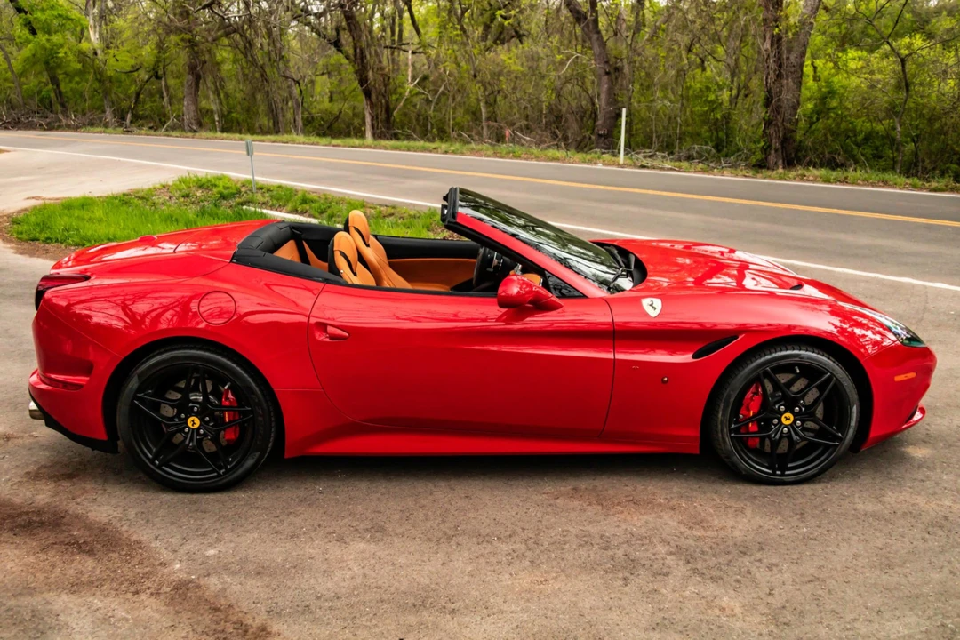 2017 Ferrari California T - Image 13 of 31