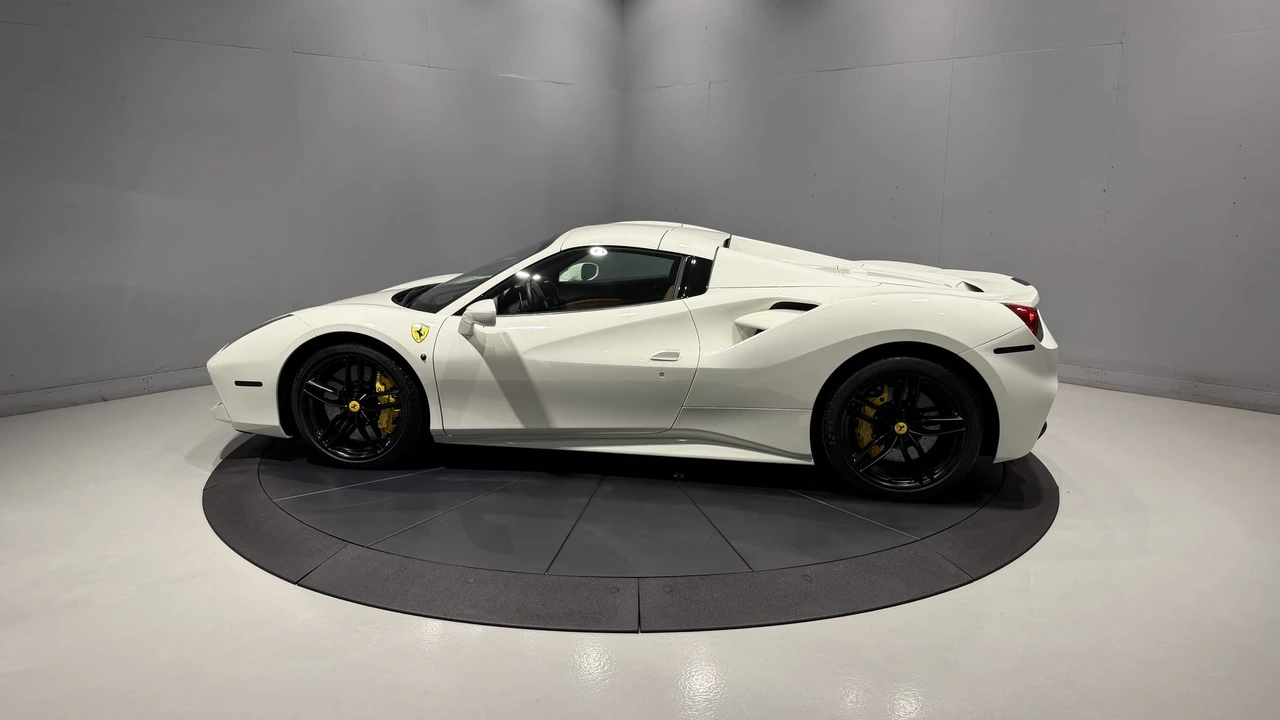 2018 Ferrari 488 Spider - Image 26 of 31
