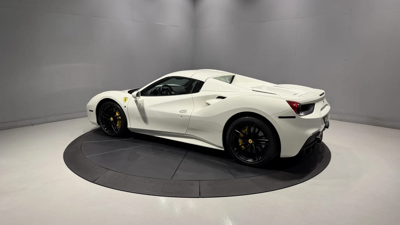 2018 Ferrari 488 Spider - Image 24 of 31