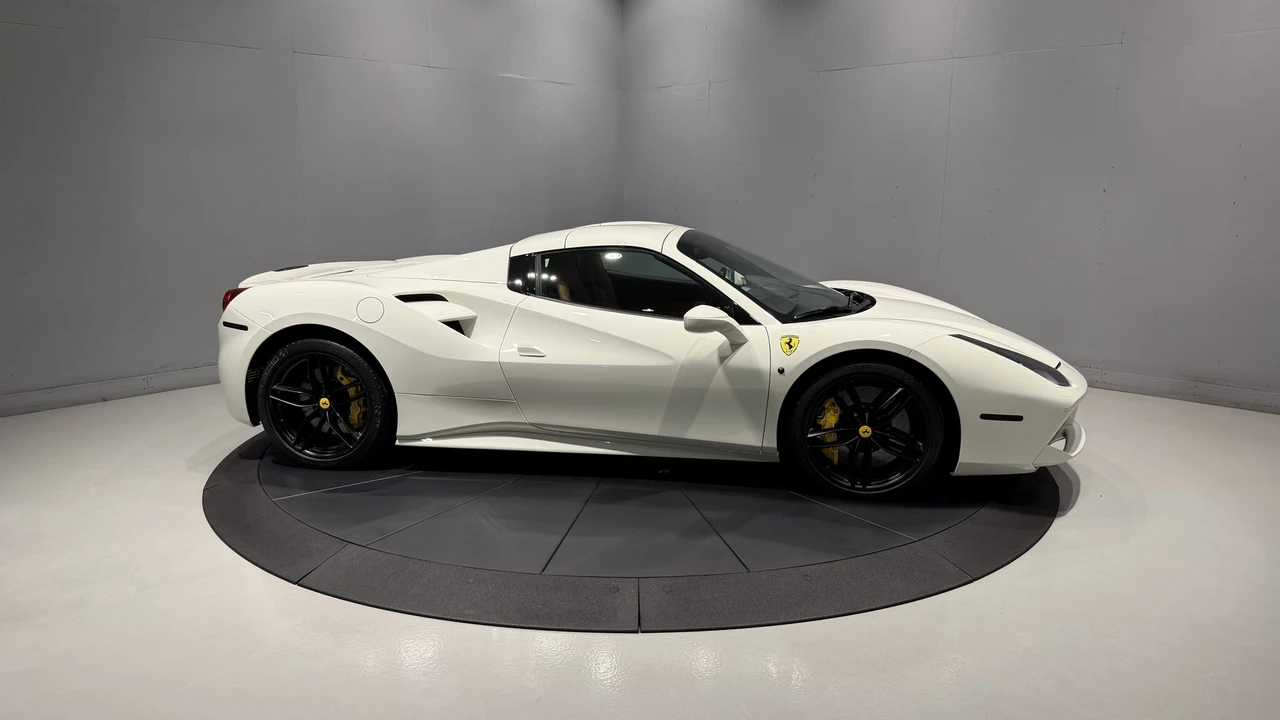 2018 Ferrari 488 Spider - Image 14 of 31