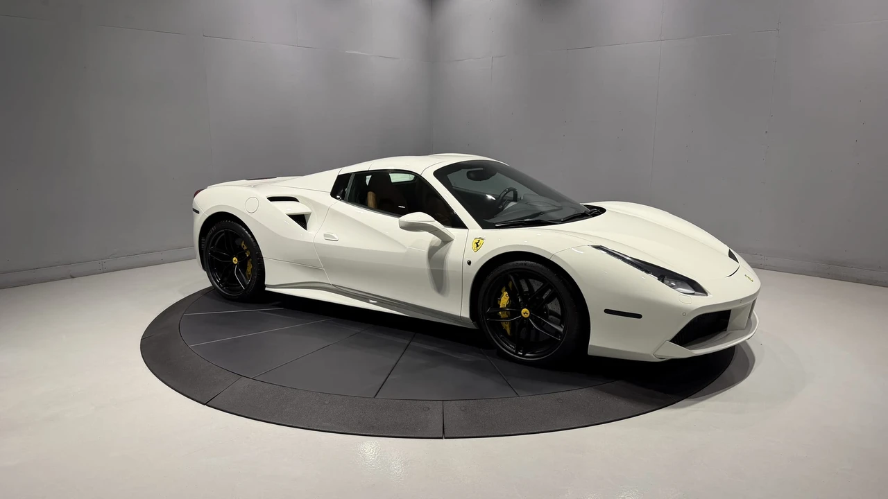 2018 Ferrari 488 Spider - Image 11 of 31